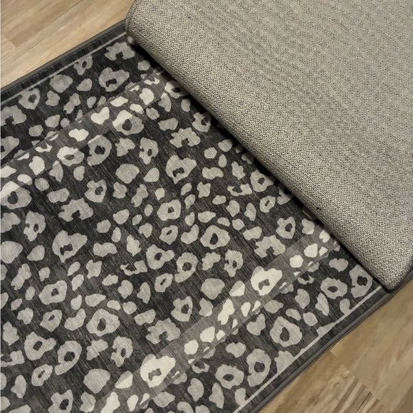 Animal print accent rugs set - Picture 6 of 9